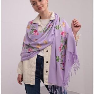 NWT Jessica McClintock lilac oversized scarf/ shawl with floral embroidery
